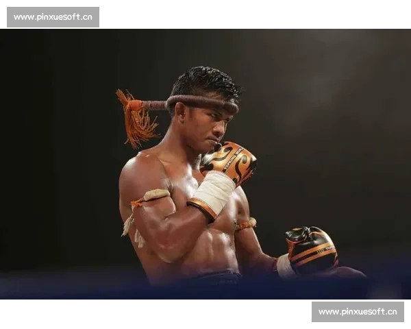 邱建良挑战播求巅峰对决精彩回顾,两位泰拳巨星激烈较量再现经典时刻 邱建良挑战播求巅峰对决精彩回顾,两位泰拳巨星激烈较量再现经典时刻